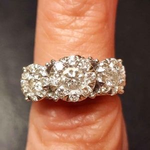 Beautiful wedding ring set white gold 14 karat